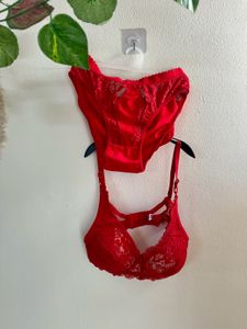 Red Lace Bra and Panty Set with removable pad