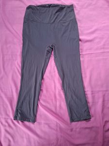 fitted grey leggings