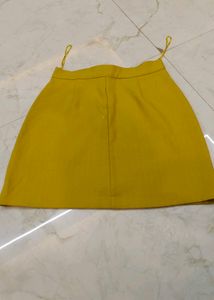 Chic Yellow Mini Skirt with Zipper Detail