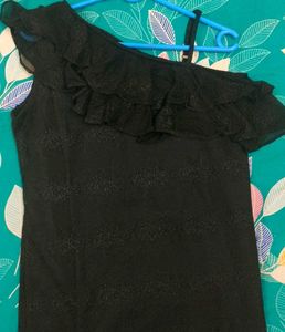 Chic Black One-Shoulder Dress