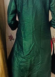 Elegant Green Kurta with Gold Embellishments