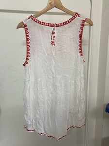 White Embroidered Sleeveless Kurta