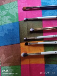 10 Pcs Of Paush beauty Brushes And Storage Bage
