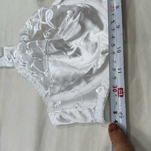 🪔 Elegant White Lace Bra