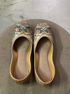 Embroidered Jutti Flats