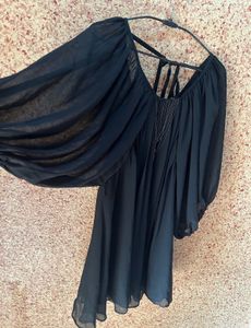 volume sleeves black dress