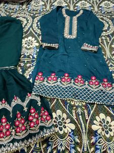 Beautiful Green Embroidered Kurta Set