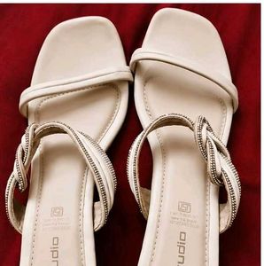 Zudio NEW Cream Heels with Straps