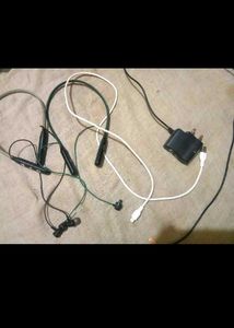 Wireless Neckband Earphones & Charger