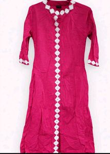 Elegant Pink Kurta with White Floral Embellishment