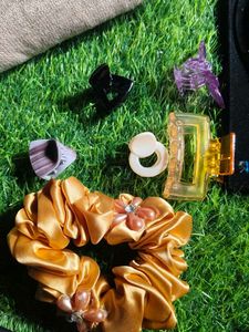 Elegant Jewellery Set with Scrunchie