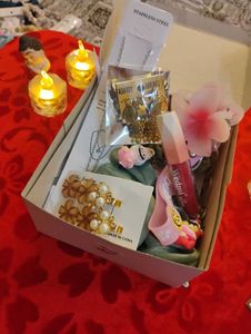 Gift hampers under 399
