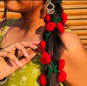 crochet red rose parandi