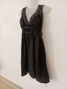 Elegant Black Lace Trim Nightdress