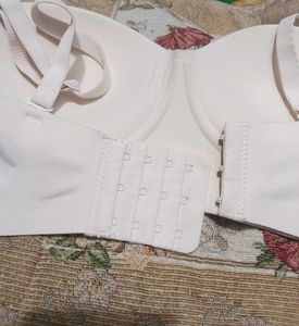High quality Strapless White Bra with Heart Detail