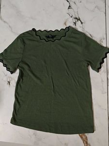 Ribbed Green Lettuce Trim Top