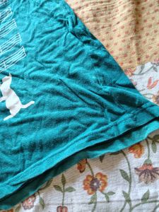 Teal graphic T-shirt in Size S