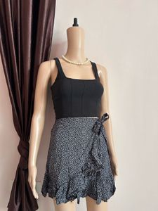 Chic Black Floral Mini Skirt