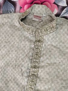 Men's Embroidered Kurta
