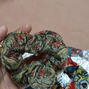Colour stawl &amp; 2 beautiful scrunchies