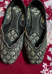 Embroidered Jutti Flats