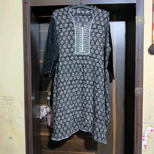 Stylish Black & White Printed Kurta