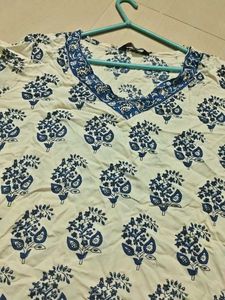 Blue &amp; White Floral Print Kurta