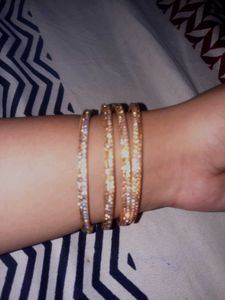 Sparkling Set of 4 Bangles