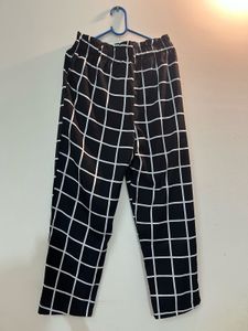 Black &amp; White Grid Print Pants