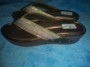 elegant gold sandle with silver and golden stone
