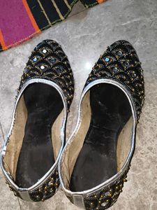 Embroidered Ethnic Style Juttis