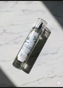 Bath and Body Works Snowflakes & Cashmere Mist