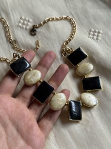 Elegant statement necklace