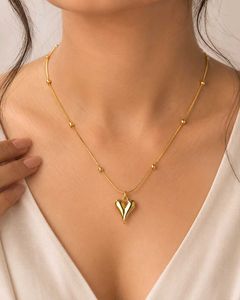 Chic Gold Heart Pendant Necklace
