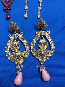 Sparkling Dangle 5 pices Earrings.