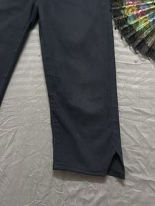 Levis Black Capri Pants