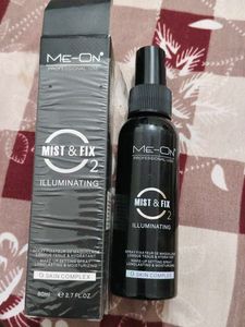 ME-ON Mist & Fix Illuminating Spray
