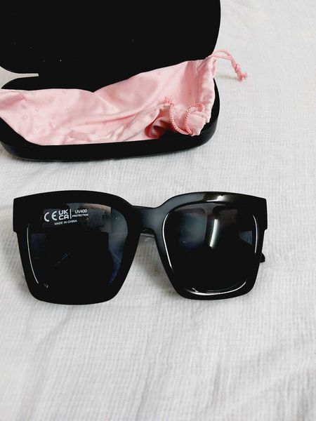 Women > Sunglasses | Oriflame Chic Black Square Sunglasses  display picture 2