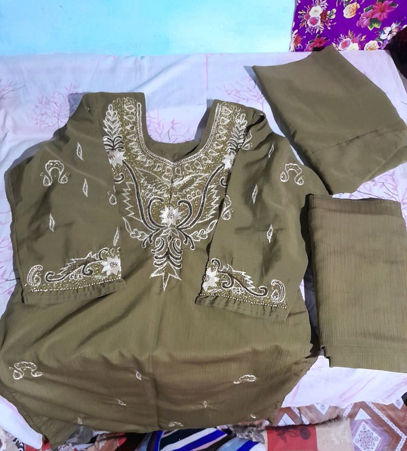 Pakistani 3 Piece Kurta Set 💚
