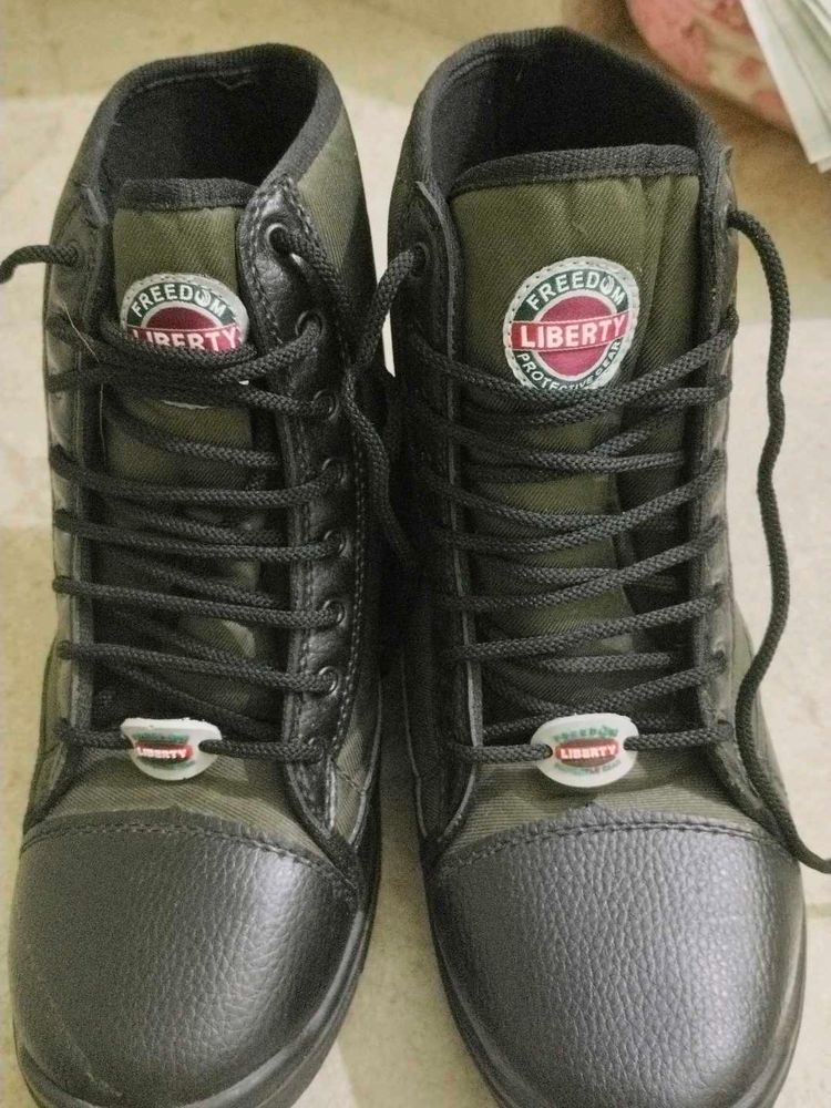 Liberty Safety Boots - Size 9