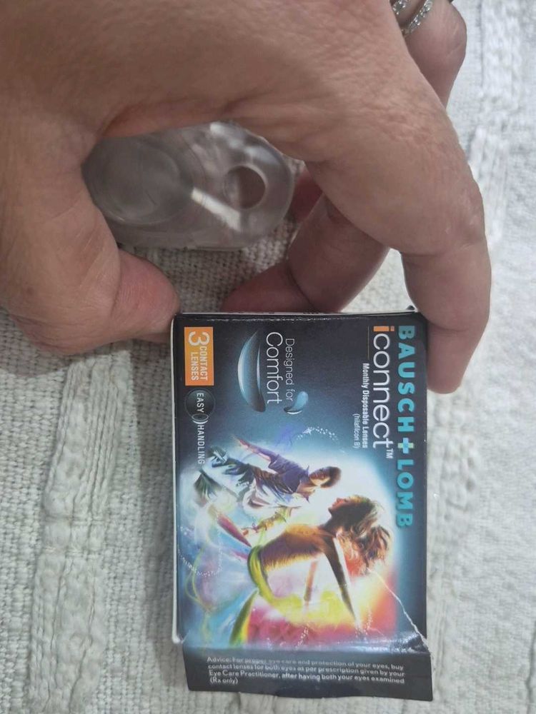 1pair of Bausch + Lomb iConnect Contact Lenses
