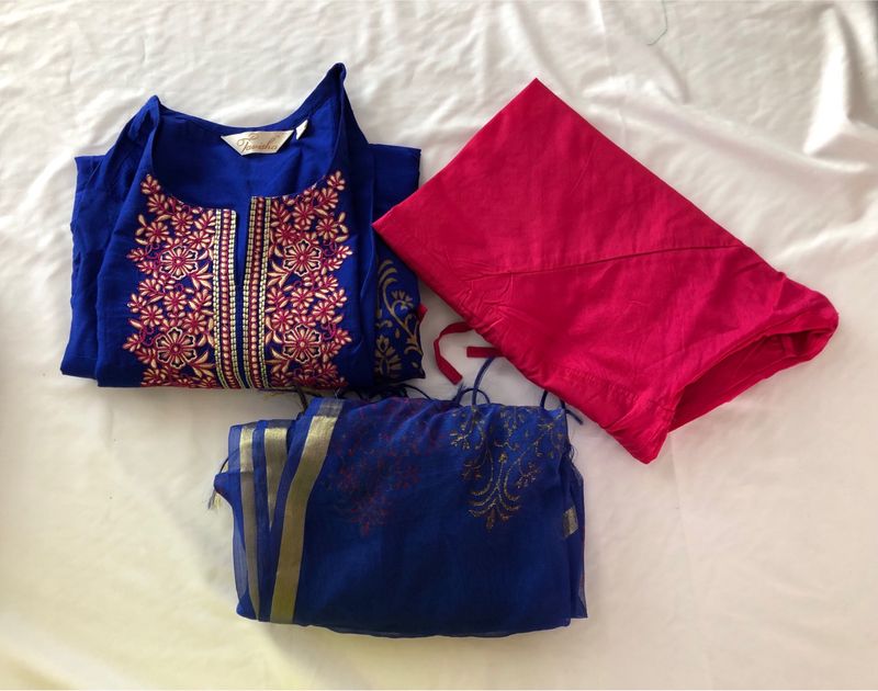 Blue&amp;Pink Embodied Kurta Sets(Women’s)