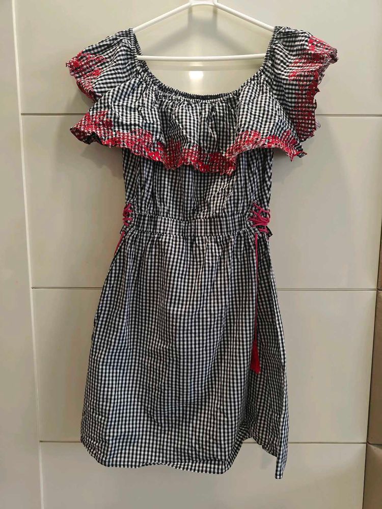 Chic Gingham Off-Shoulder Dress in L