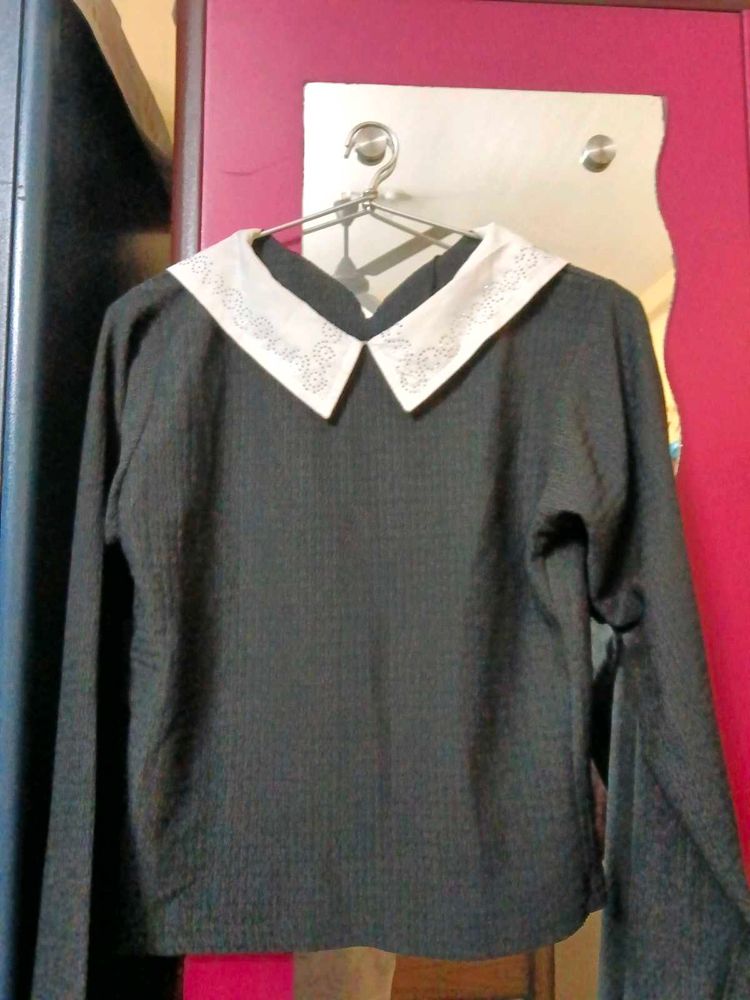 Chic Black Blouse with Lace Collar