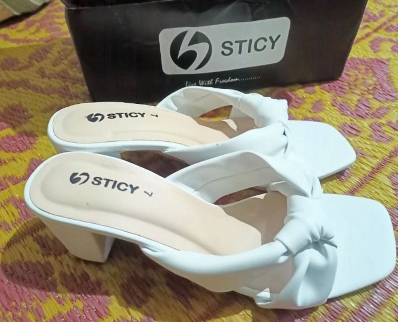 White medium heel
