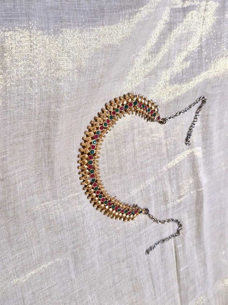 Elegant Gold Tone Necklace with Red &amp; Green Stones