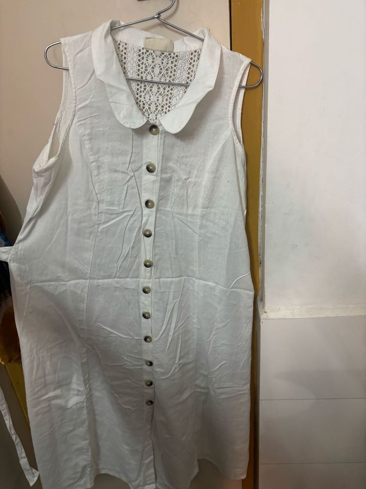 Chic Sleeveless White Button-Up Dress