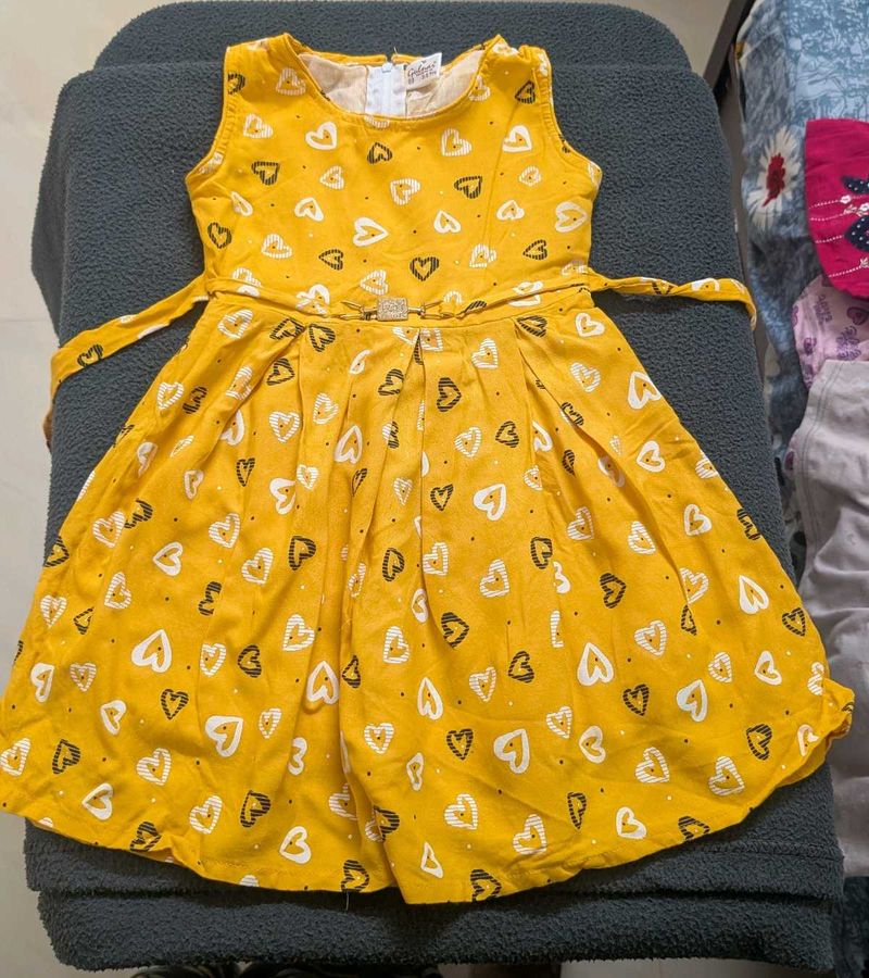 Girls Yellow Heart Print Sleeveless Fit