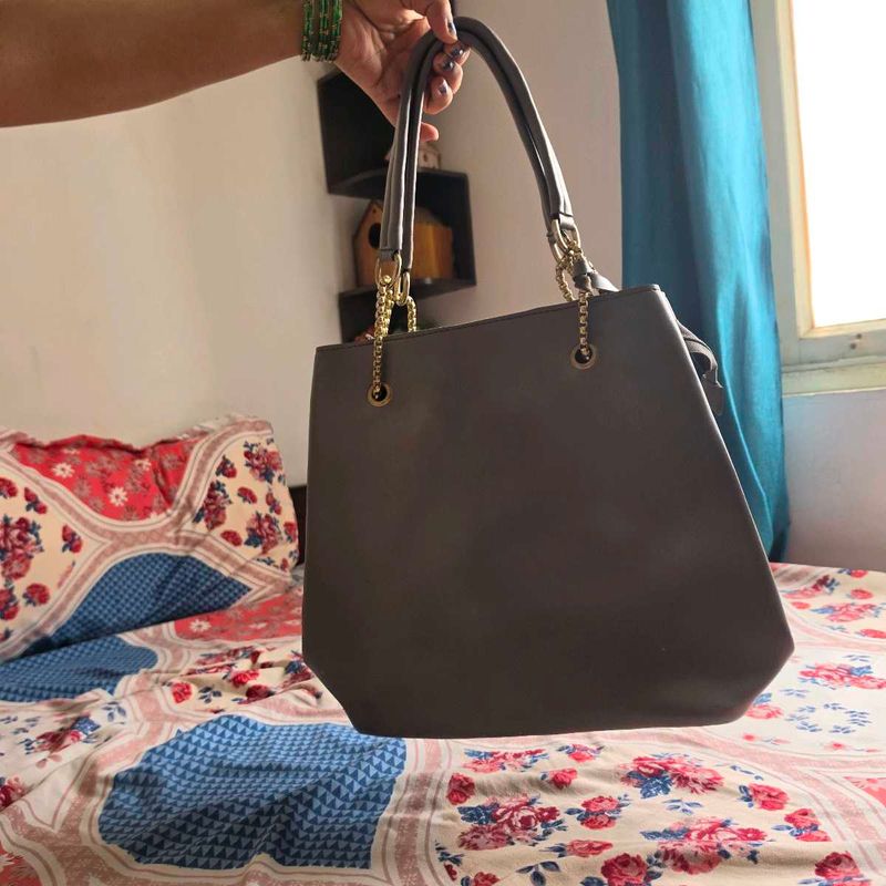 Stylish Grey Tote Bag with Chain Detail
