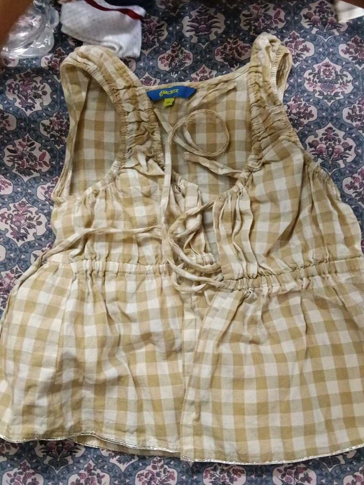 Cute Gingham Tie-Front Tank Top